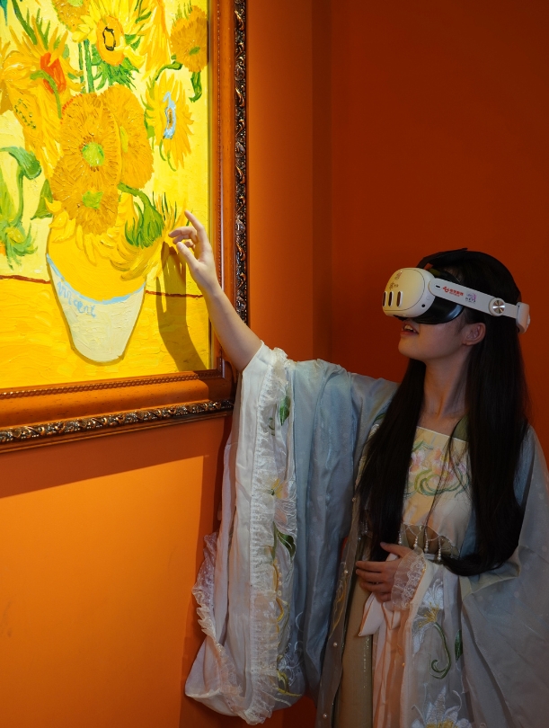 trai-nghiem-kinh-mr-mixed-reality-khu-vuc-nang-cao
